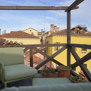 https://melusina-roof-terrace.hotelinveneto.com